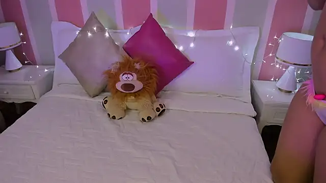 Shaleena  online show from 12-17-25, 08:15