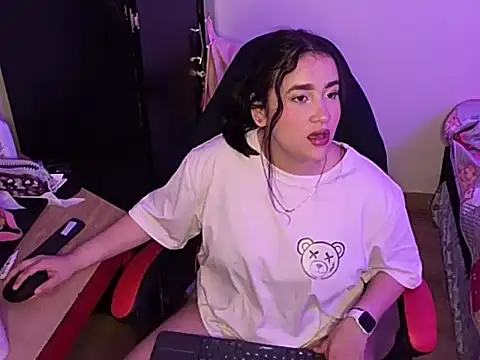 Snapshot of ChloeSnoww chatting on 09-27-25, 03:22 ChloeSnoww online show from 09-27-25, 03:22