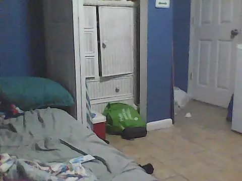 Snapshot of sarahkat86 chatting on 10-11-25, 04:16 sarahkat86 online show from 10-11-25, 04:16