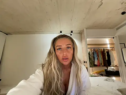 Laceyvipx online show from 05-26-26, 09:00