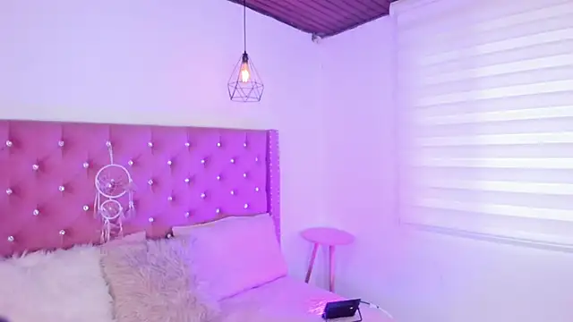 Jade rey  online show from 09-15-25, 08:20