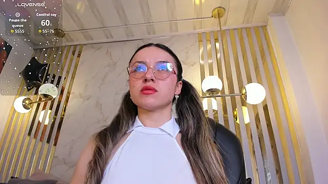 Snapshot of Ariagh_ chatting on 11-21-25, 07:34 Ariagh online show from 11-21-25, 07:34