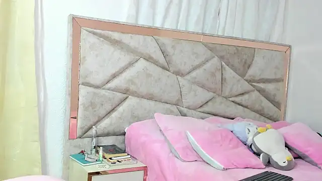 Snapshot of kendal_hot01 chatting on 09-29-25, 09:19 kendal hot01 online show from 09-29-25, 09:19