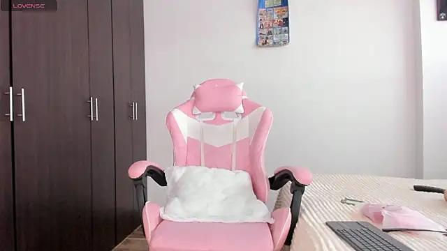 kendal hot01 online show from 02-16-26, 06:04