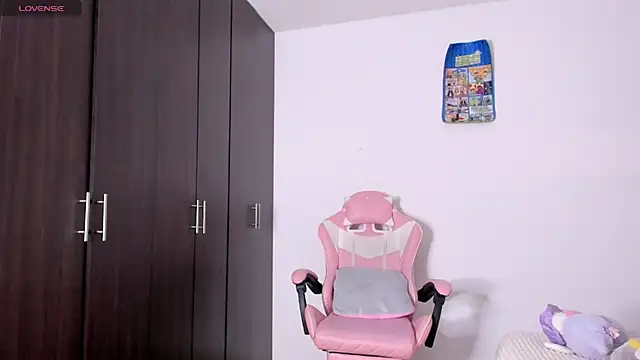 kendal hot01 online show from 02-21-26, 11:00