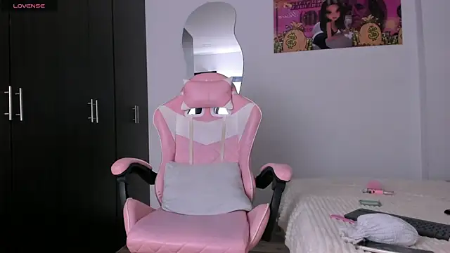 kendal hot01 online show from 04-20-26, 05:59