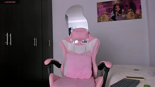 kendal hot01 online show from 04-28-26, 02:27