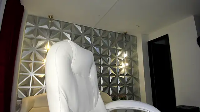 Snapshot of hellen_tease chatting on 12-18-25, 12:55 hellen tease online show from 12-18-25, 12:55