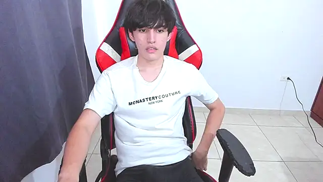 Snapshot of eren_188 chatting on 10-04-25, 08:51 eren 188 online show from 10-04-25, 08:51