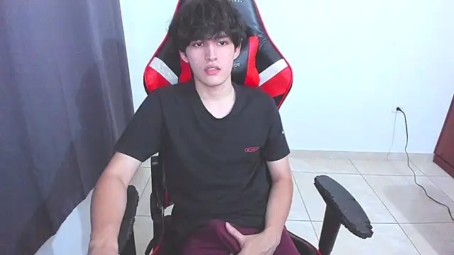 Snapshot of eren_188 chatting on 10-11-25, 02:44 eren 188 online show from 10-11-25, 02:44