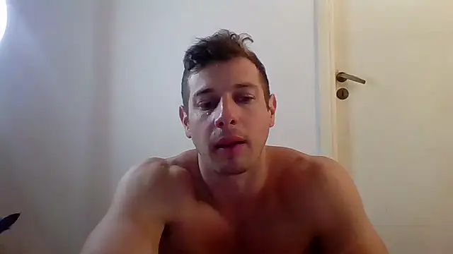 Snapshot of luca23millo90 chatting on 09-17-25, 03:52 luca23millo90 online show from 09-17-25, 03:52