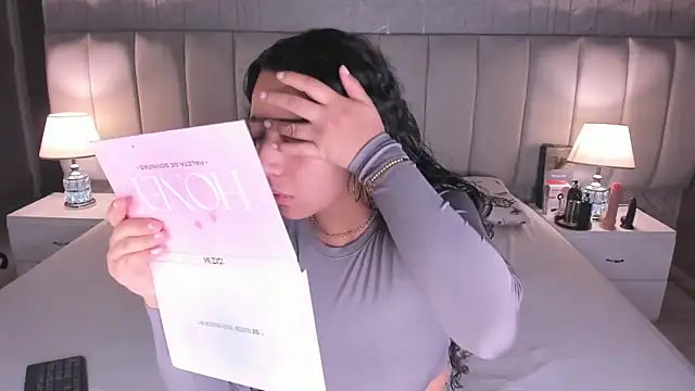 BellaSwwan online show from 12-02-25, 01:28