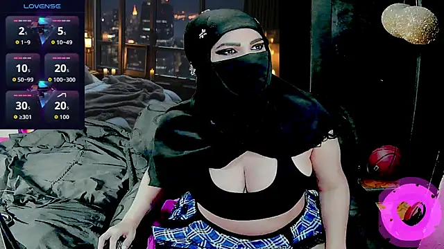 Snapshot of SultanaLayla chatting on 11-06-25, 08:10 SultanaLayla online show from 11-06-25, 08:10