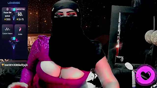 Snapshot of SultanaLayla chatting on 11-29-25, 08:56 SultanaLayla online show from 11-29-25, 08:56