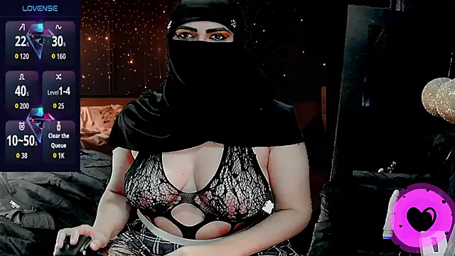 Snapshot of SultanaLayla chatting on 12-03-25, 07:34 SultanaLayla online show from 12-03-25, 07:34