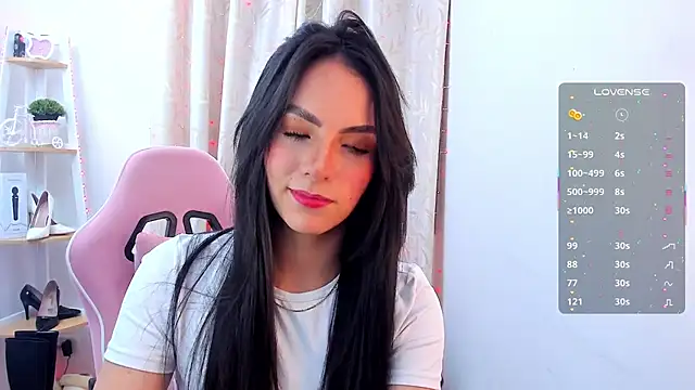 sarah saenz  online show from 10-09-25, 03:37