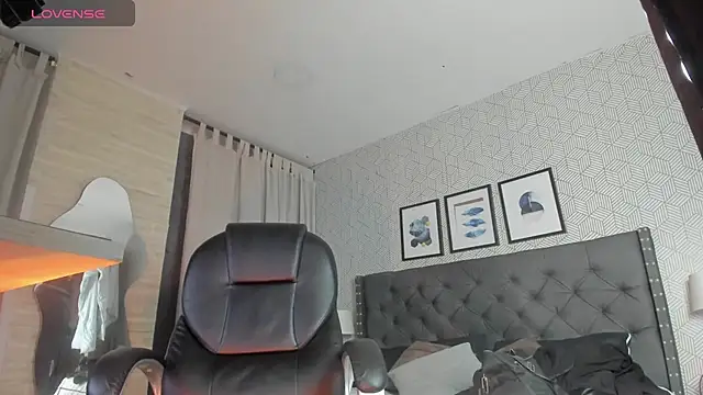 sweet  vanessa1 online show from 10-14-25, 12:00