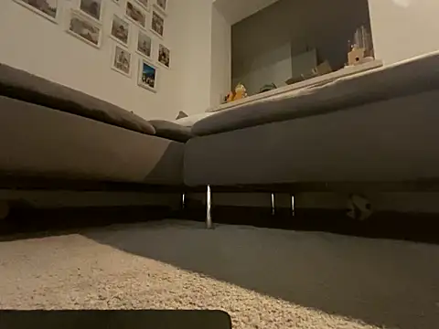 Snapshot of Honeymoon1985 chatting on 04-02-26, 06:49 Honeymoon1985 online show from 04-02-26, 06:49