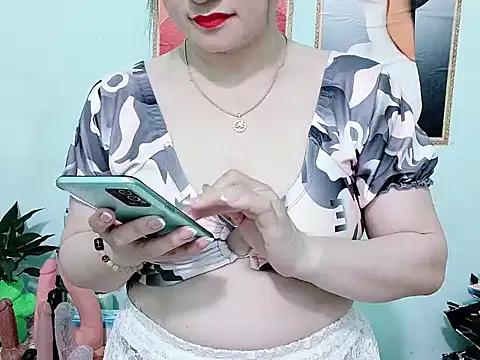 Snapshot of Spa-LinhLinh chatting on 05-14-26, 07:15 Spa-LinhLinh online show from 05-14-26, 07:15