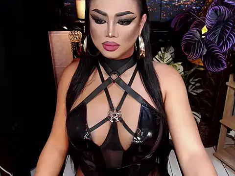 Snapshot of TRANSLUNAA chatting on 12-04-25, 04:22 TRANSLUNAA online show from 12-04-25, 04:22