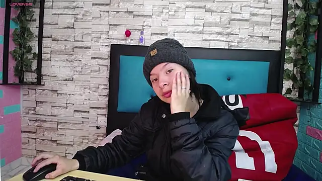 Snapshot of maily_can chatting on 09-09-25, 12:26 maily can online show from 09-09-25, 12:26