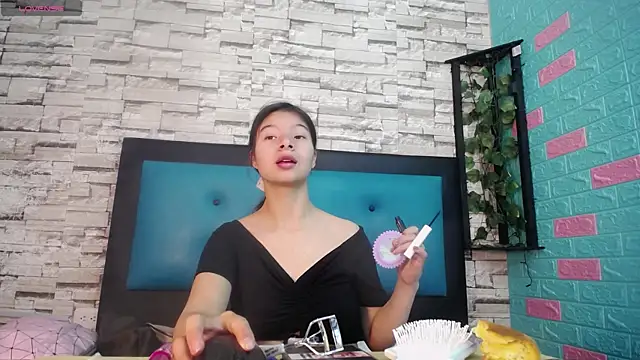 Snapshot of maily_can chatting on 09-17-25, 12:29 maily can online show from 09-17-25, 12:29