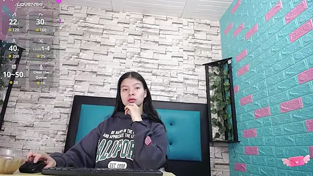 Snapshot of maily_can chatting on 09-27-25, 12:43 maily can online show from 09-27-25, 12:43