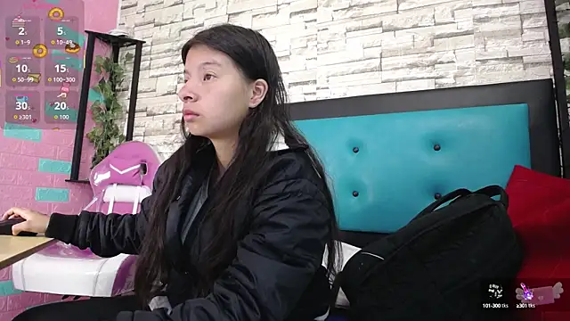 Snapshot of maily_can chatting on 10-20-25, 01:00 maily can online show from 10-20-25, 01:00