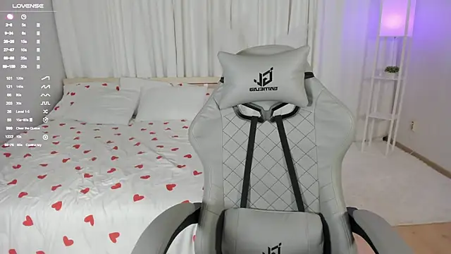 Snapshot of LiliaMoons chatting on 09-28-25, 02:22 LiliaMoons online show from 09-28-25, 02:22