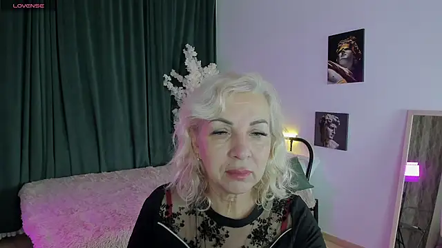 Snapshot of LiliaMoons chatting on 11-27-25, 12:40 LiliaMoons online show from 11-27-25, 12:40