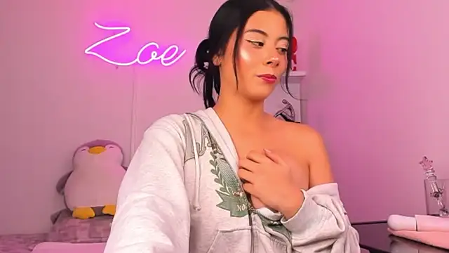 Snapshot of zoecams1 chatting on 02-12-26, 08:04 zoecams1 online show from 02-12-26, 08:04