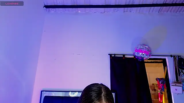 taniaqueen18 online show from 10-22-25, 07:57