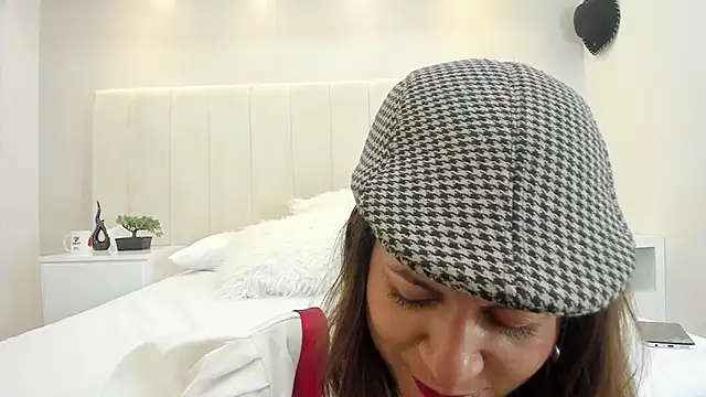 Snapshot of julieth_var_ chatting on 09-27-25, 01:16 julieth var  online show from 09-27-25, 01:16