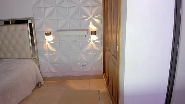 Wyatt Rose online show from 12-04-25, 03:38