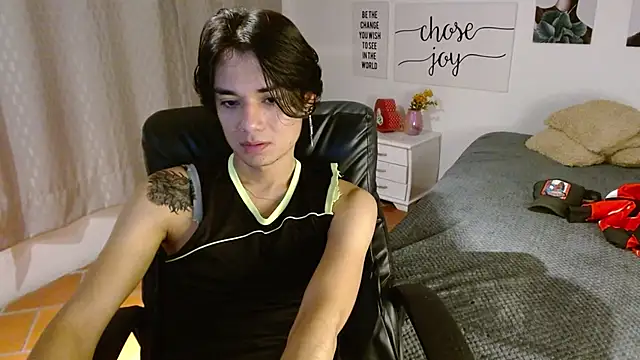 Snapshot of davoxer chatting on 10-11-25, 04:12 davoxer online show from 10-11-25, 04:12