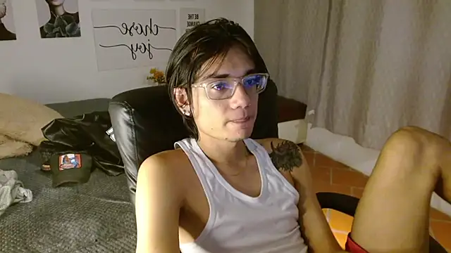 Snapshot of davoxer chatting on 10-12-25, 03:27 davoxer online show from 10-12-25, 03:27