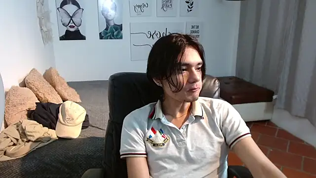 Snapshot of davoxer chatting on 10-17-25, 03:31 davoxer online show from 10-17-25, 03:31