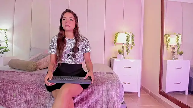 Snapshot of mia_rousse25 chatting on 09-20-25, 01:34 mia rousse25 online show from 09-20-25, 01:34