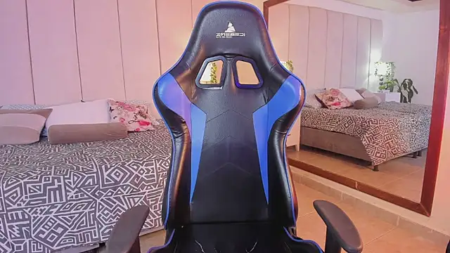 mia rousse25 online show from 12-15-25, 01:04