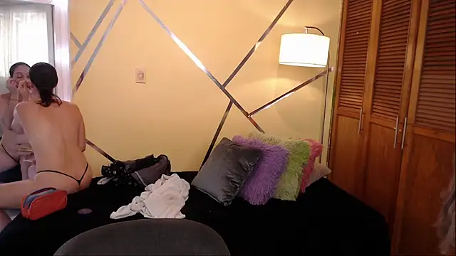 shirleyrojas online show from 10-23-25, 07:23