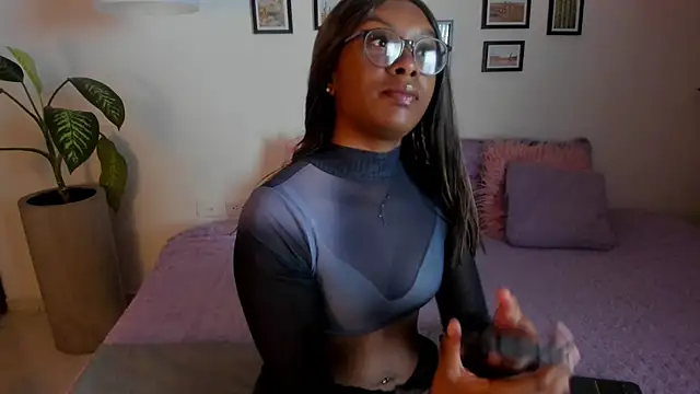 Coco joness online show from 10-10-25, 01:43