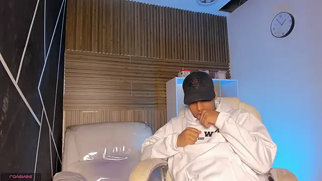 IsaacBlack  online show from 09-22-25, 04:36