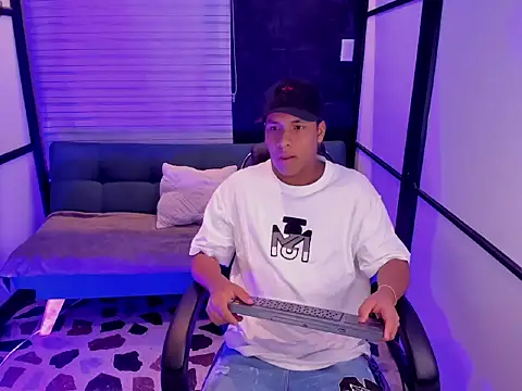 IsaacBlack  online show from 10-07-25, 03:58