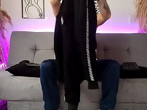 Masterblue hot online show from 12-15-25, 04:00