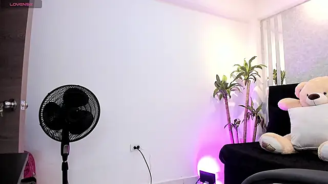 lily cash1 online show from 12-20-25, 02:24