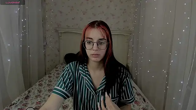 Leia Moreno online show from 10-09-25, 03:04