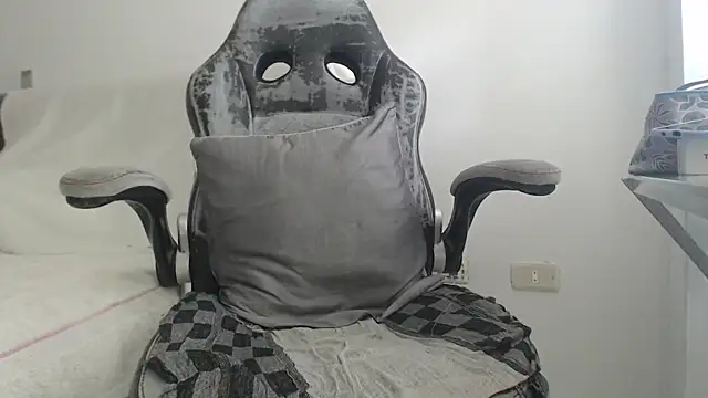 Snapshot of mia_duvall chatting on 12-06-24, 06:06 mia duvall online show from 12-06-24, 06:06