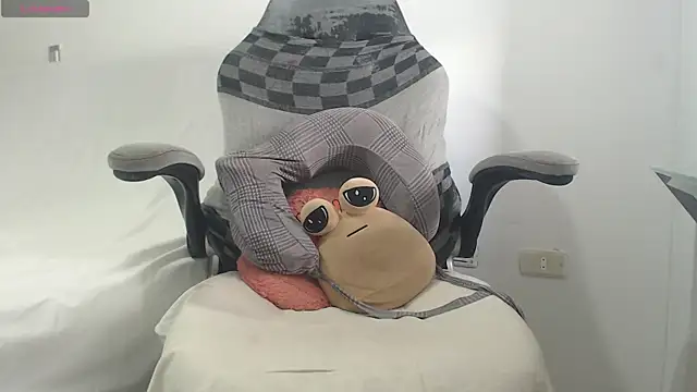 Snapshot of mia_duvall chatting on 10-17-25, 03:03 mia duvall online show from 10-17-25, 03:03