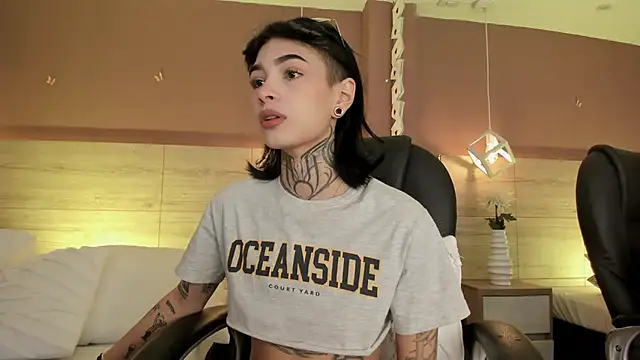 Snapshot of aa_lunit chatting on 02-27-26, 02:28 aa lunit online show from 02-27-26, 02:28