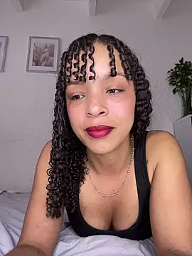 Snapshot of Yasmin777_ chatting on 05-30-26, 09:01 Yasmin777 online show from 05-30-26, 09:01
